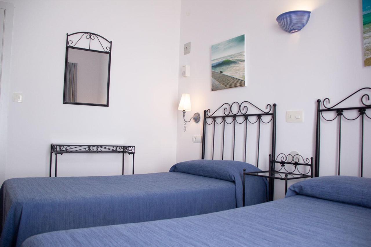 Hostal Alemania Es Pujols Bagian luar foto