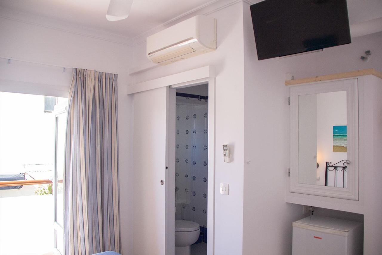 Hostal Alemania Es Pujols Bagian luar foto