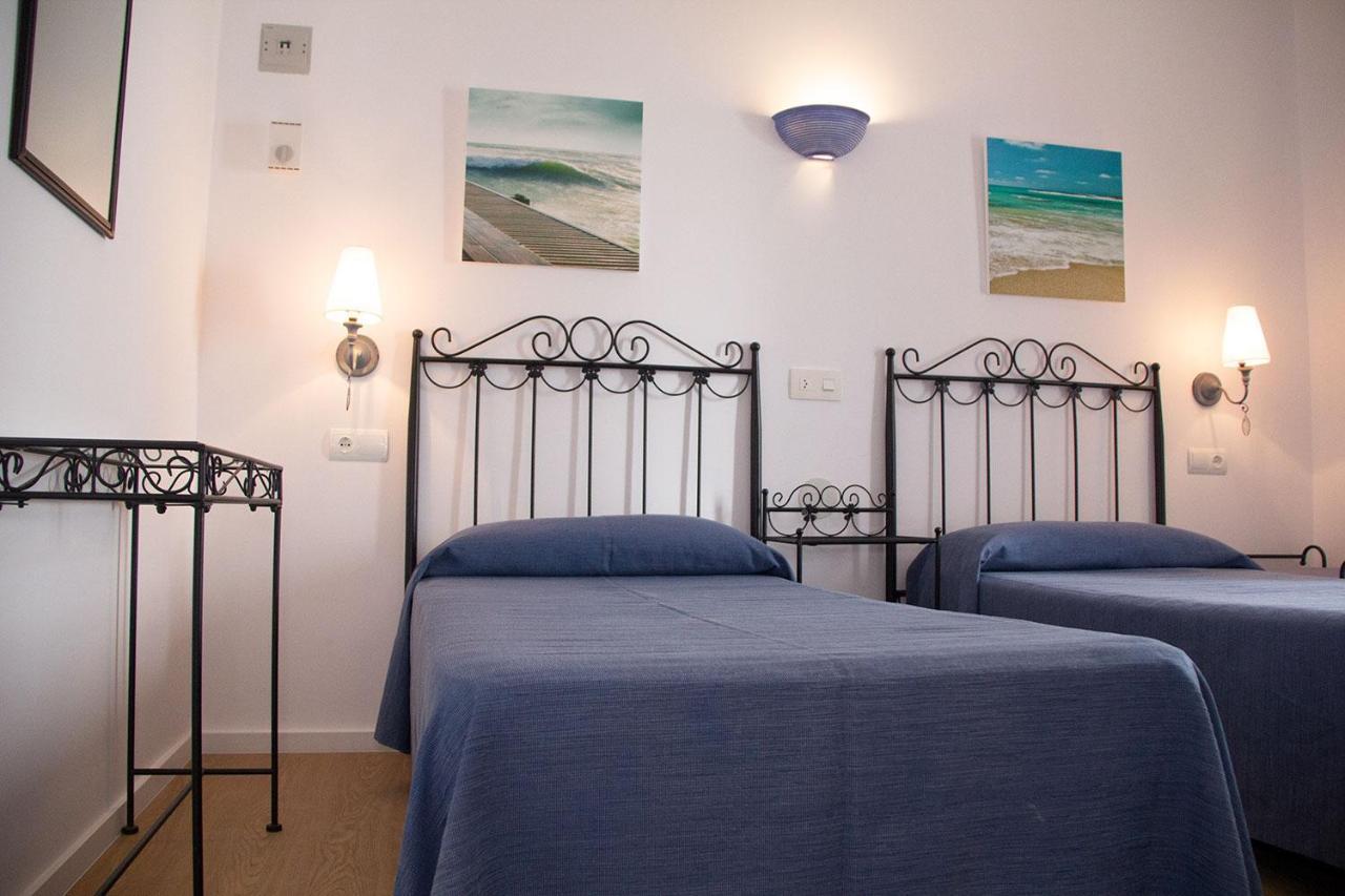 Hostal Alemania Es Pujols Bagian luar foto