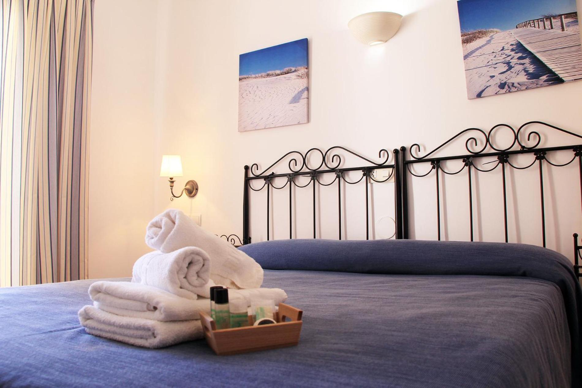 Hostal Alemania Es Pujols Bagian luar foto